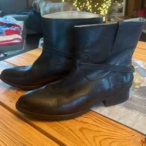 FRYE Women's Lindsay Plate Short Boot 10